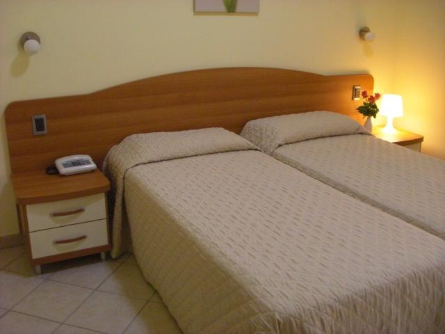 Hotel Ristorante Sbranetta Rozzano Habitación foto