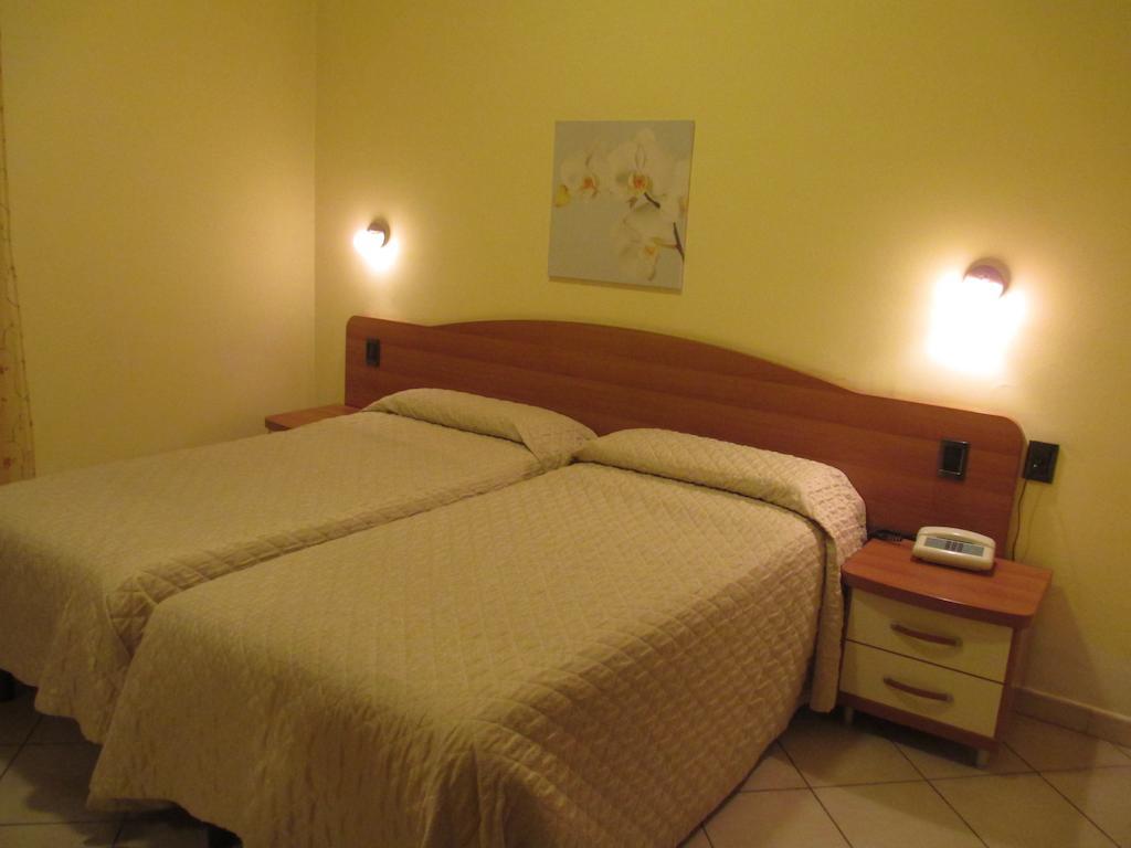 Hotel Ristorante Sbranetta Rozzano Habitación foto